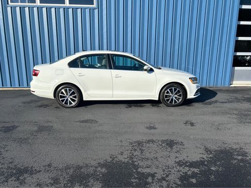 Used 2017 Volkswagen Jetta SE image 14