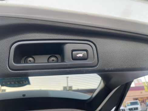 Used 2017 Honda Pilot Touring image 12