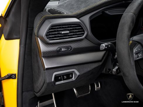 Used 2024 Lamborghini Urus Performante image 36