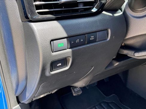 Certified 2025 Nissan Sentra SR FWD image 30