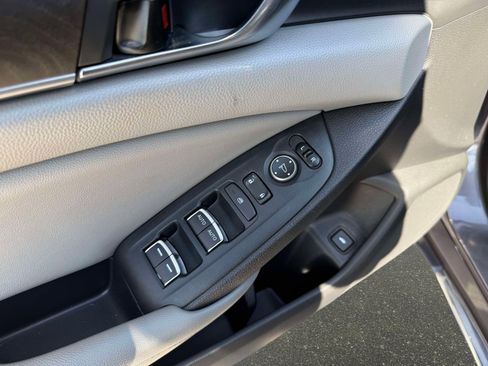 Used 2020 Honda Accord EX image 17
