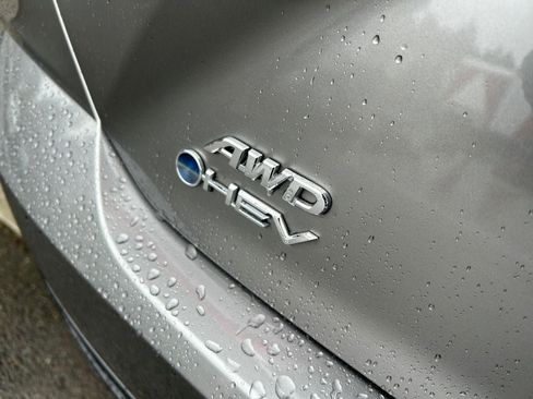 Used 2025 Toyota Camry XLE AWD/4WD image 32