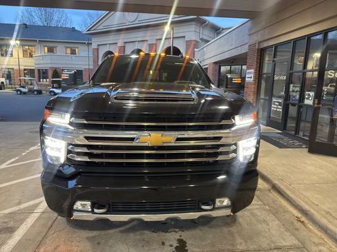 Used 2022 Chevrolet Silverado 2500 High Country image 2