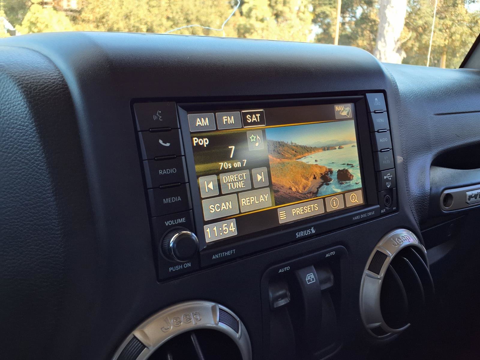 Used 2016 Jeep Wrangler Sahara AWD/4WD image 10