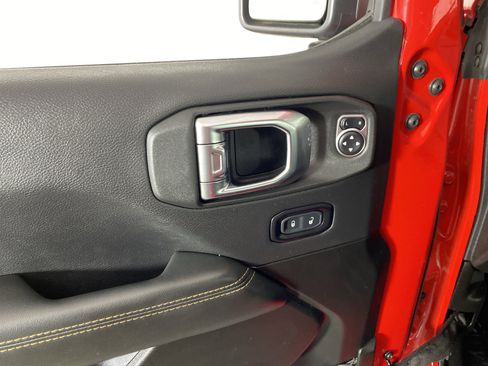 Used 2025 Jeep Wrangler Unlimited Sahara w/ Safety Group AWD/4WD image 15