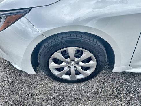 Used 2025 Toyota Corolla LE image 31