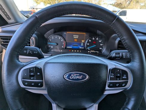 Used 2023 Ford Explorer XLT RWD image 26