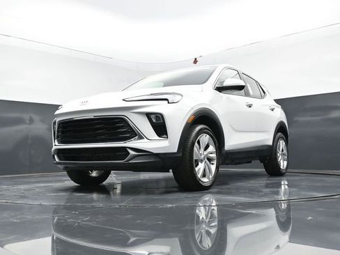 Used 2025 Buick Encore GX Preferred AWD/4WD image 48