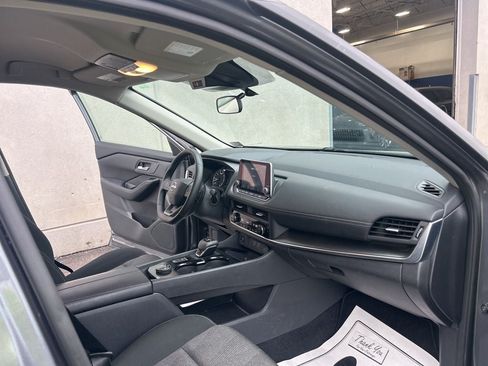 Used 2025 Nissan Rogue SV AWD/4WD image 18