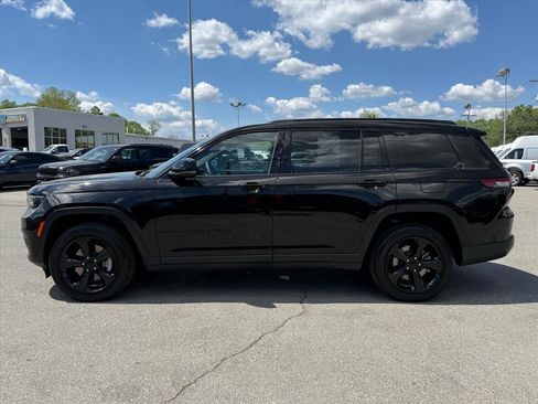 Used 2023 Jeep Grand Cherokee L Laredo AWD/4WD image 7
