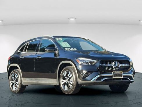 Used 2025 Mercedes-Benz GLA 250 4MATIC image 9