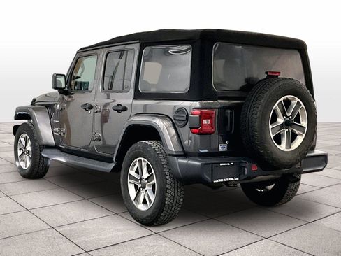 Used 2019 Jeep Wrangler Unlimited Sahara image 10
