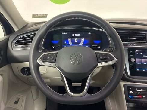 Used 2022 Volkswagen Tiguan SE image 15