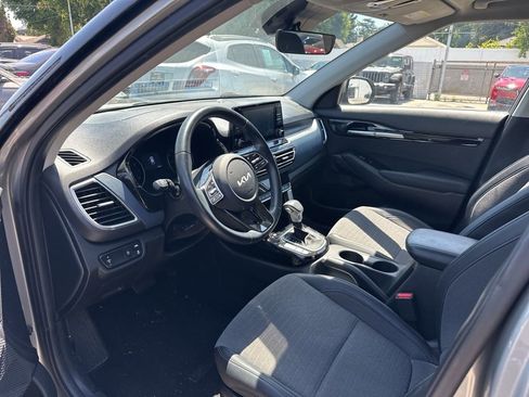 Used 2023 Kia Seltos S FWD image 7