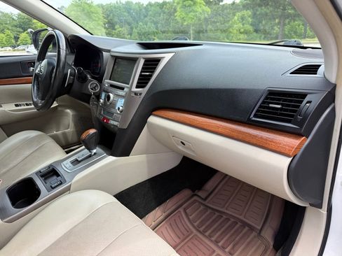 Used 2013 Subaru Outback 2.5i Limited AWD/4WD image 24