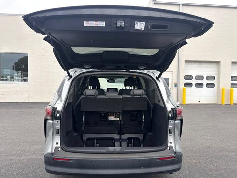 Used 2022 Toyota Sienna XLE w/ XLE Plus Package AWD/4WD image 6