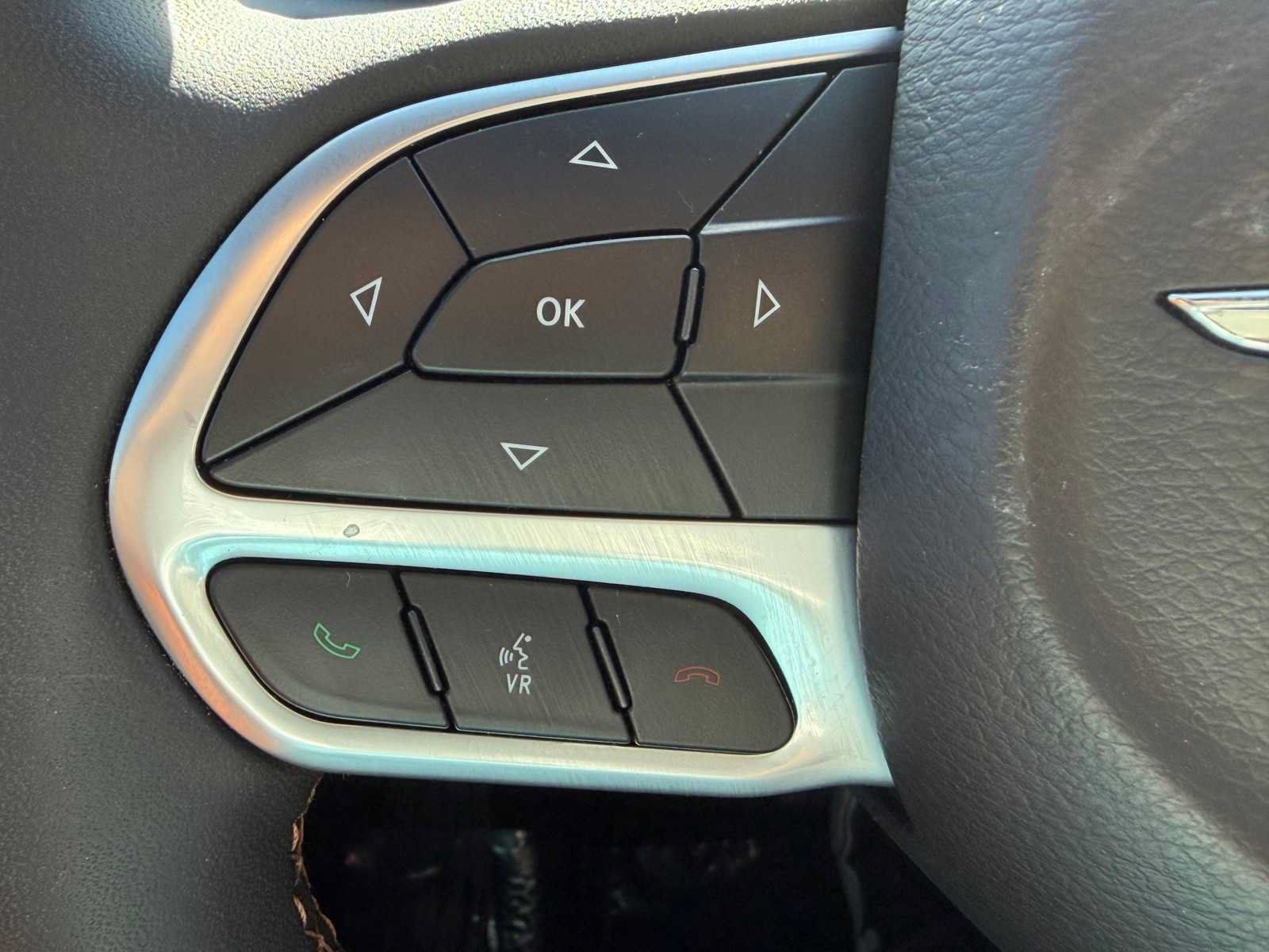 Used 2024 Chrysler Pacifica Pinnacle AWD/4WD image 16