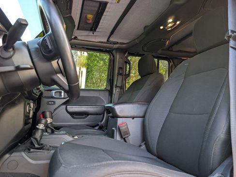 Used 2022 Jeep Wrangler Unlimited Sport image 15