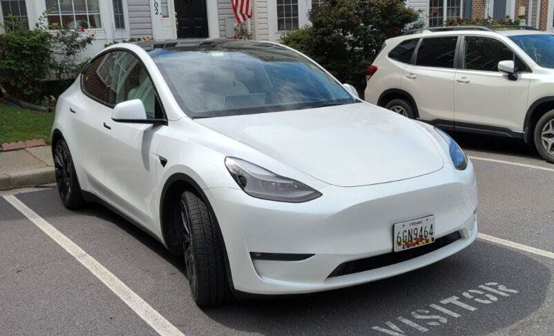Used 2023 Tesla Model Y Performance AWD/4WD image 2