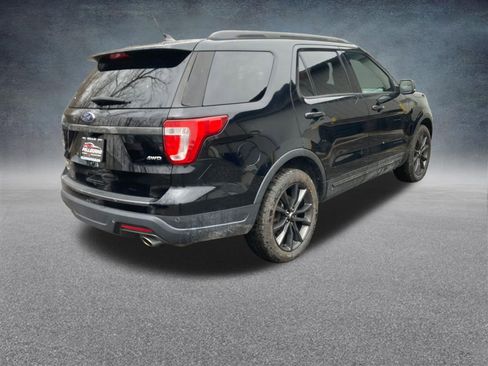 Used 2018 Ford Explorer XLT w/ Equipment Group 202A image 7