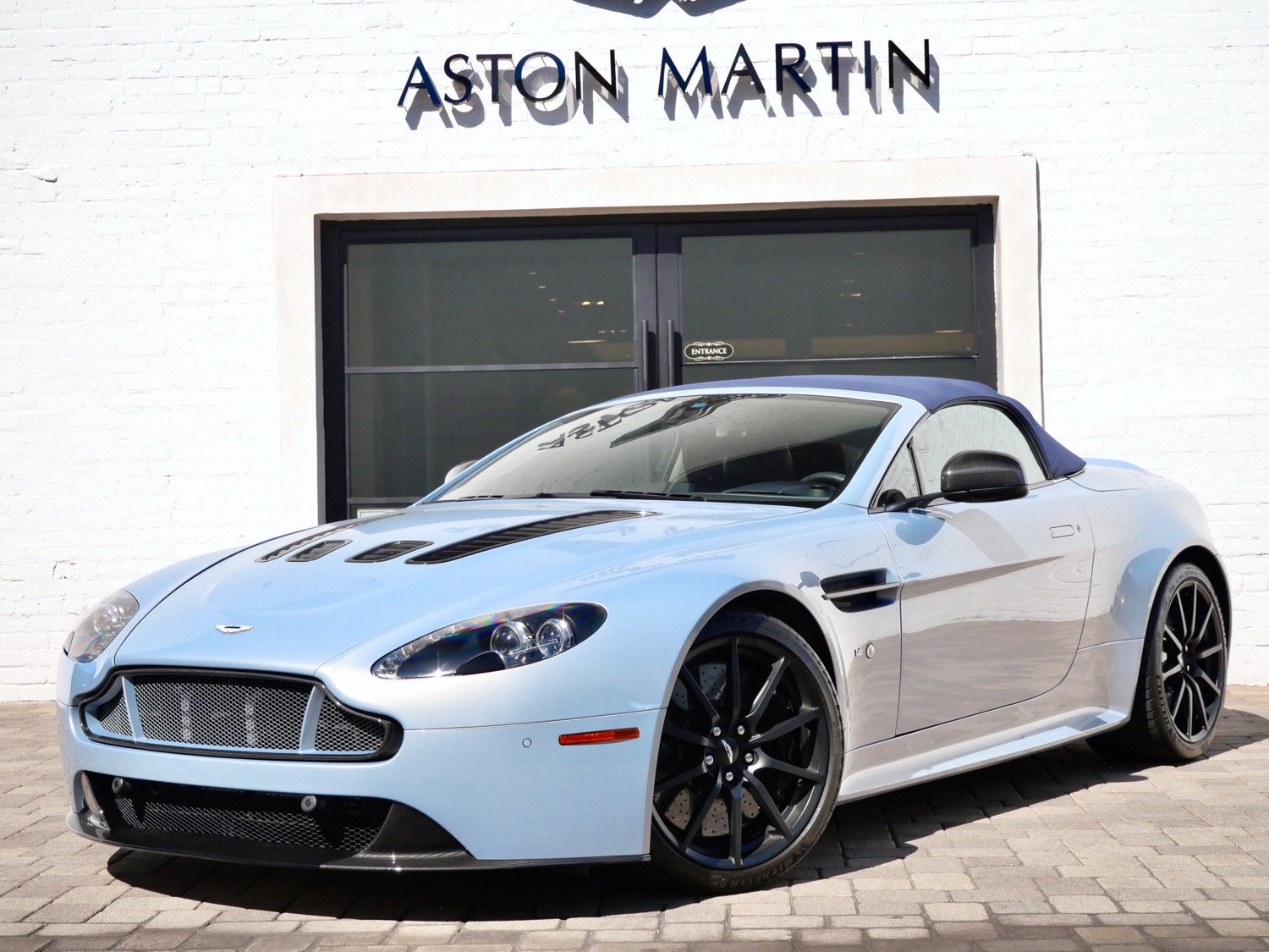 Used 2015 Aston Martin V12 Vantage S RWD image 31