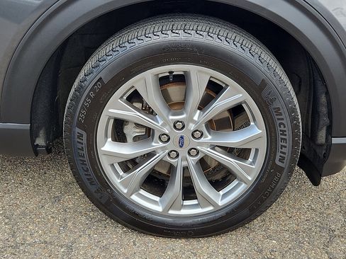 Used 2020 Ford Explorer XLT w/ Equipment Group 202A AWD/4WD image 8