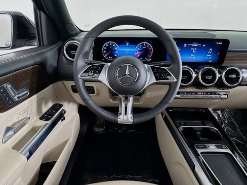 New 2026 Mercedes-Benz GLB 250 image 4