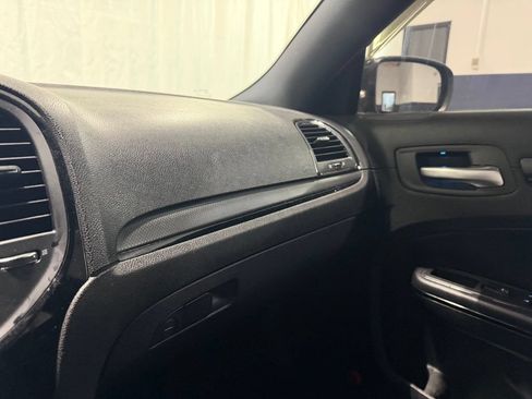Used 2014 Chrysler 300 S RWD image 18
