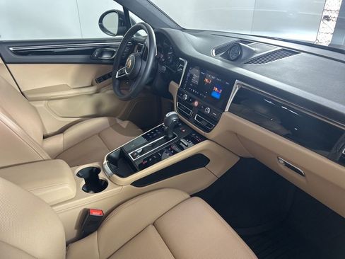 Certified 2025 Porsche Macan image 21