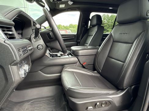 Used 2022 GMC Yukon XL Denali AWD/4WD image 5