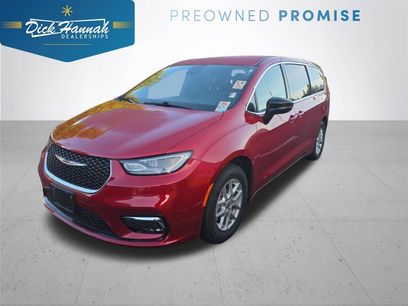 Used 2025 Chrysler Pacifica Select