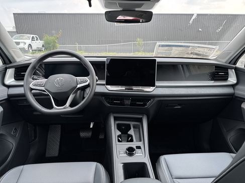 New 2025 Volkswagen Tiguan SE image 11