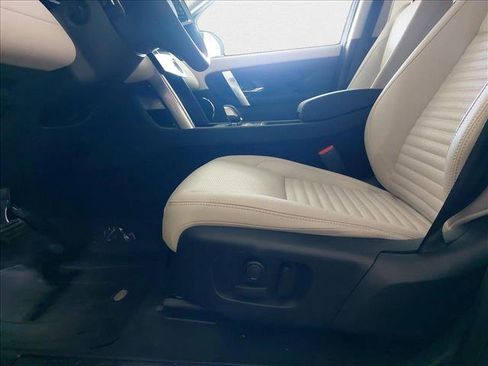 New 2025 Land Rover Discovery Sport S image 27