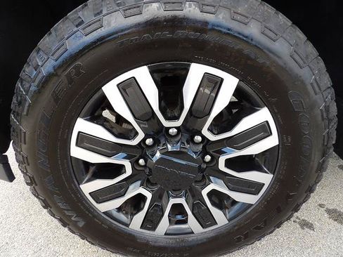 Used 2025 GMC Sierra 3500 Denali Ultimate AWD/4WD image 9