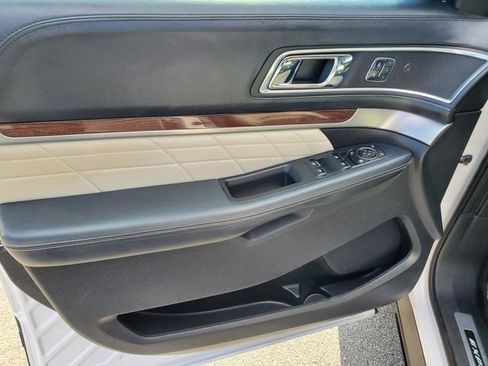 Used 2017 Ford Explorer Platinum image 20