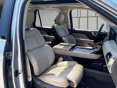 Used 2023 Lincoln Navigator 2WD image 27