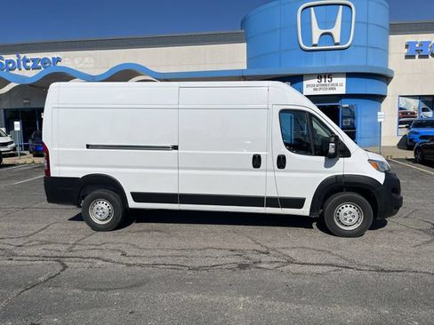Used 2025 RAM ProMaster 2500 w/ Convenience Group FWD image 11