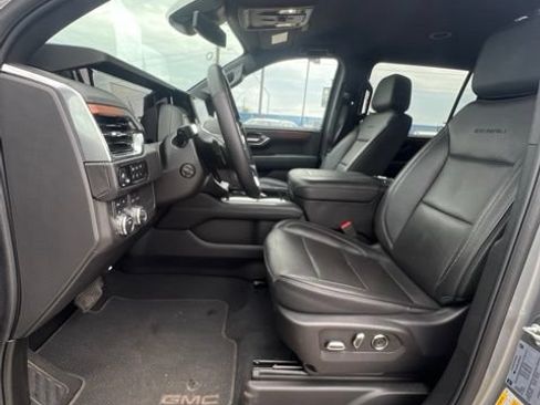 Used 2025 GMC Yukon XL Denali AWD/4WD image 23