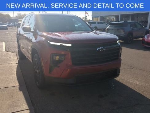 Used 2025 Chevrolet Traverse LT w/ Midnight/Sport Edition image 10