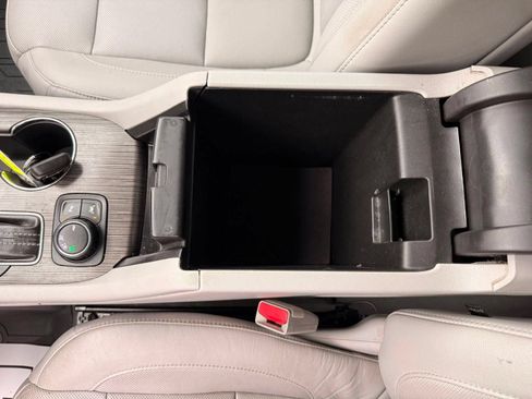 Used 2018 GMC Acadia SLT w/ LPO, Floor Liner Package FWD image 47