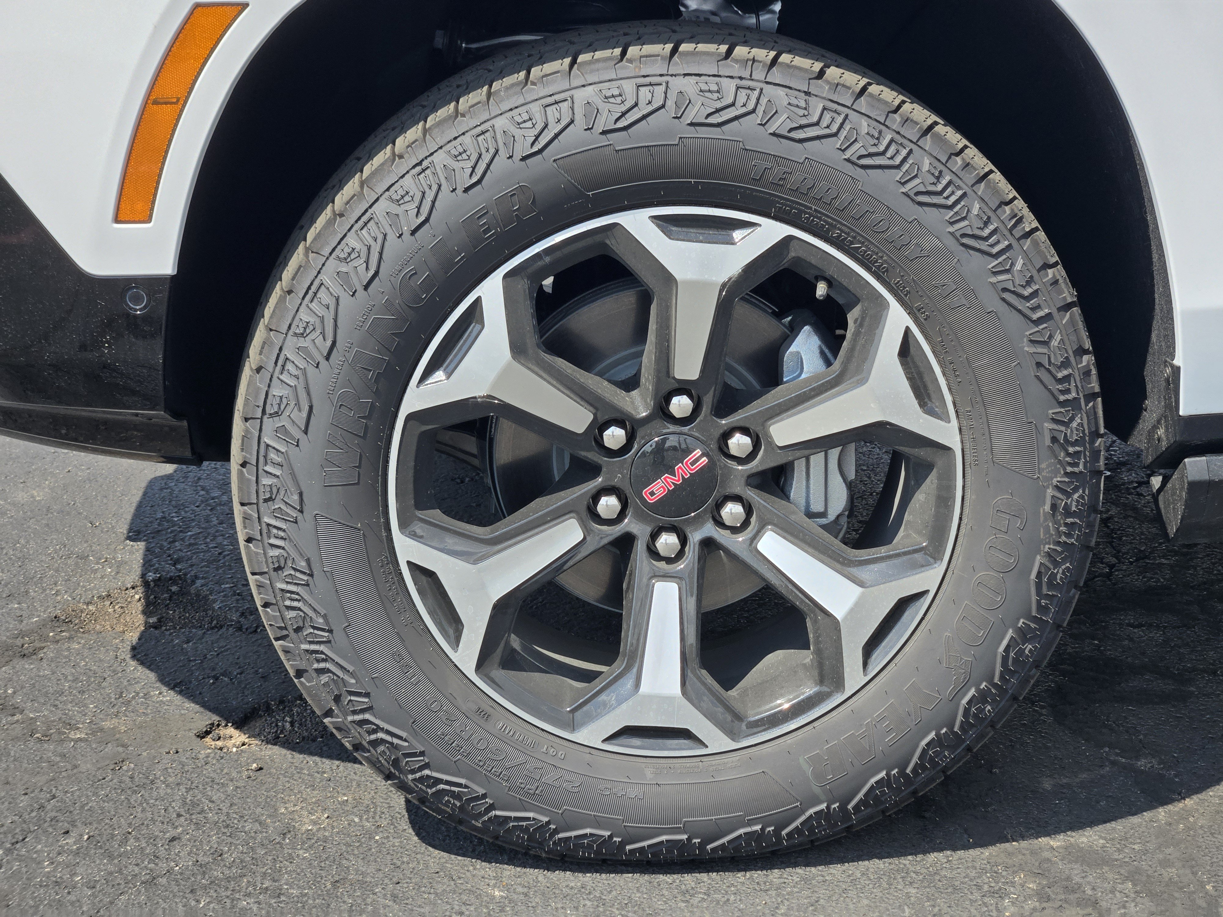 New 2026 GMC Yukon AT4 w/ AT4 Premium Package AWD/4WD image 9