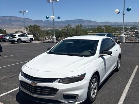 Used 2018 Chevrolet Malibu LS FWD image 1