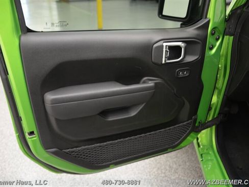Used 2025 Jeep Wrangler Sport AWD/4WD image 32