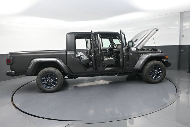 New 2026 Jeep Gladiator Sport AWD/4WD image 33