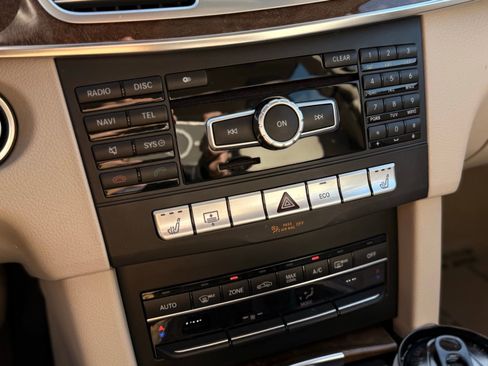 Used 2014 Mercedes-Benz E 350 4MATIC Sedan image 38