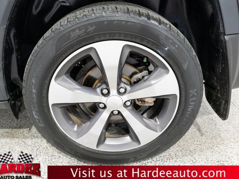 Used 2019 Jeep Cherokee Limited FWD image 10