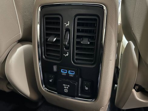 Used 2016 Jeep Grand Cherokee Limited image 19