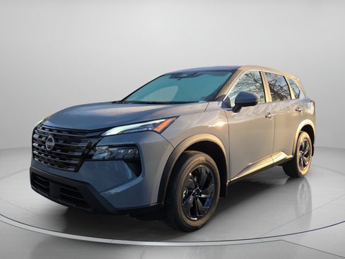 Used 2026 Nissan Rogue SV w/ Cold Weather Package FWD image 2