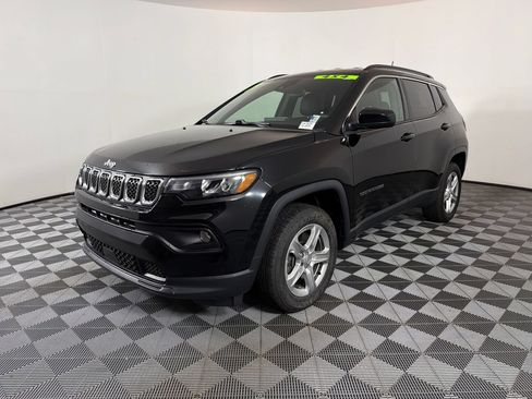 Used 2023 Jeep Compass Latitude AWD/4WD image 7