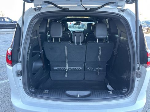 Used 2024 Chrysler Pacifica Touring-L w/ S Appearance Package image 38